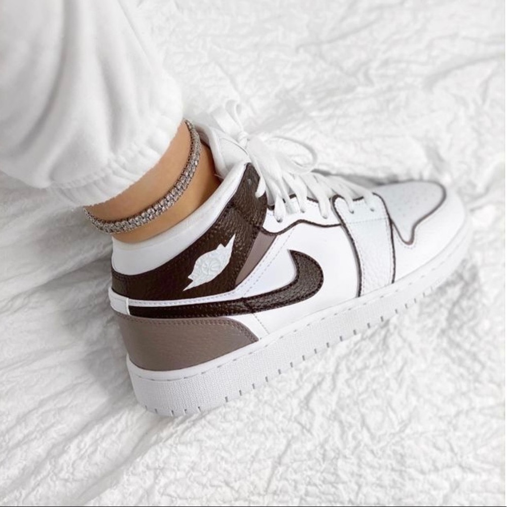 🤍Custom Air Jordan 1 Mids 🤎